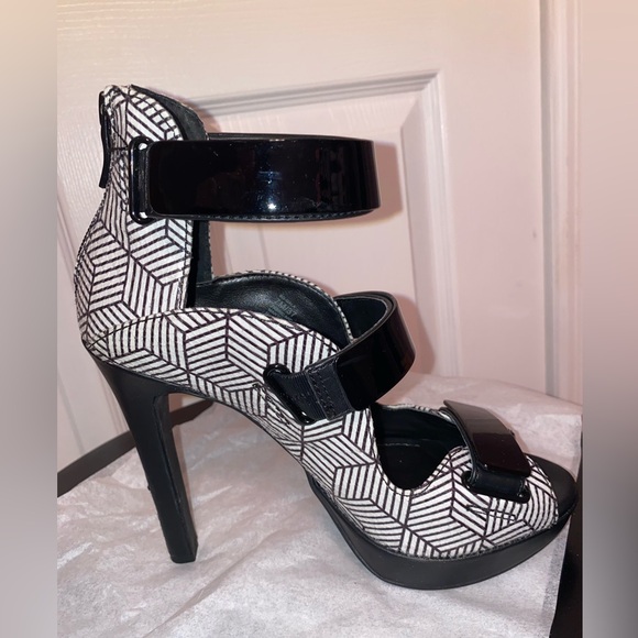 BCBGeneration Gala Platform Sandal; Women’s Size 7M - Picture 3 of 9